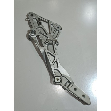 Кронштейн боковой правый Honda CB600FA Hornet