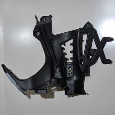 Кронштейн передний левый 7677761