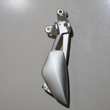 Кронштейн вод. правый 7 660 154