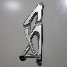 Кронштейн пасс. правый 7 660 170