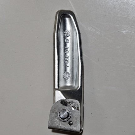 Подножка пассажира правая 7 660 174