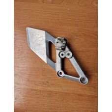 Кронштейн передний левый