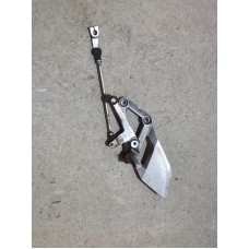 Кронштейн с лапкой левый