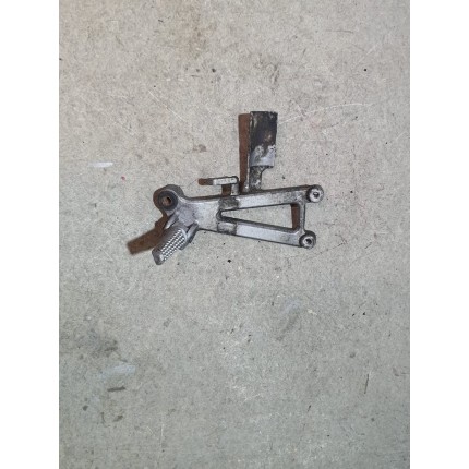 Подножка задняя с кронштейном левая