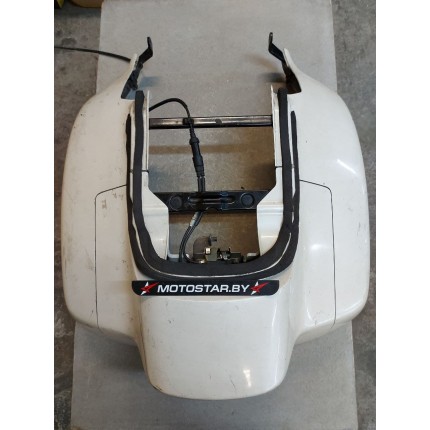 Пластик багажника