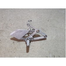 Кронштейн с лапкой правый